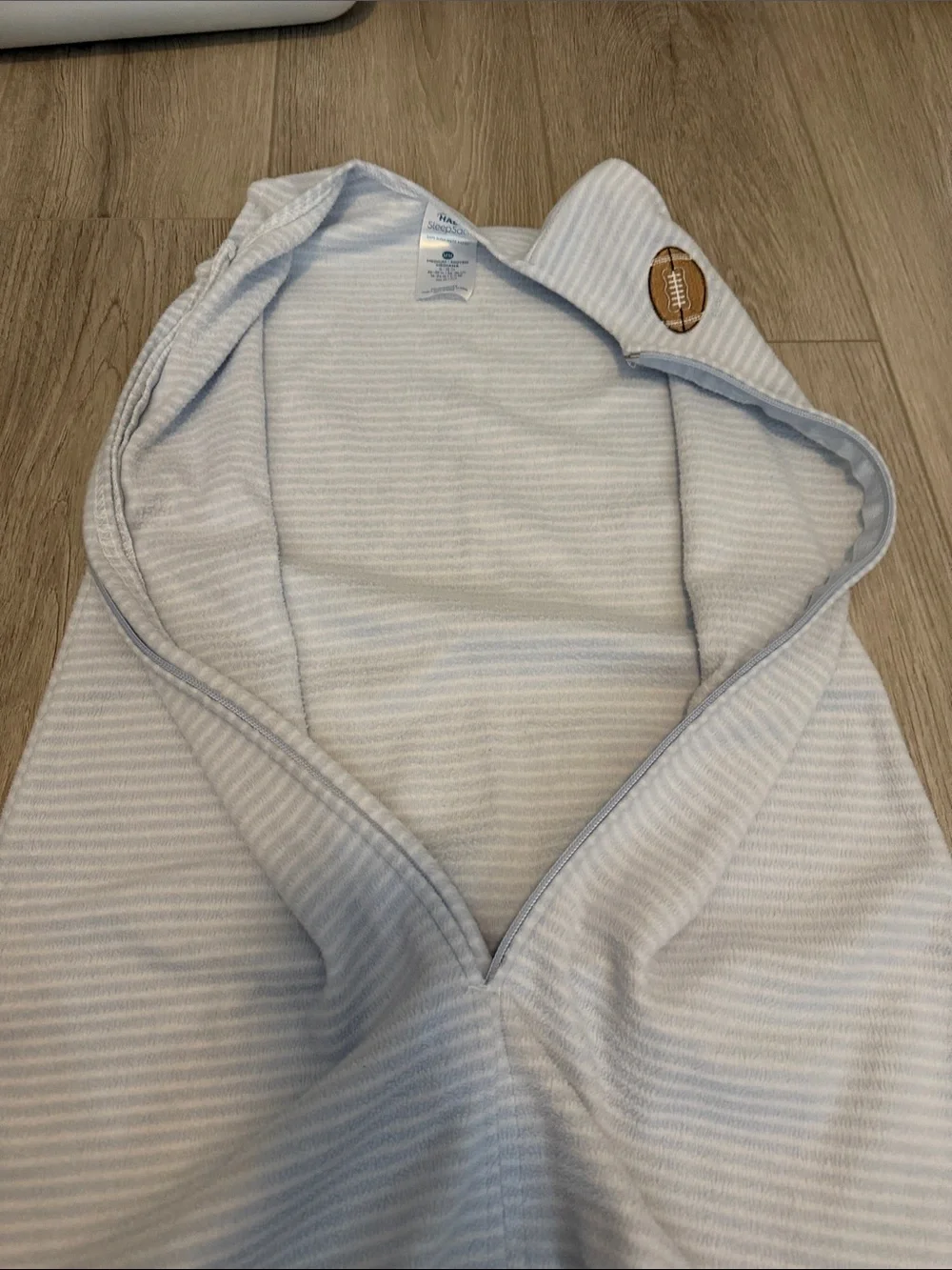 Halo Size M Baby Sleeveless Wearable Blanket in White and Light Gray Stripe